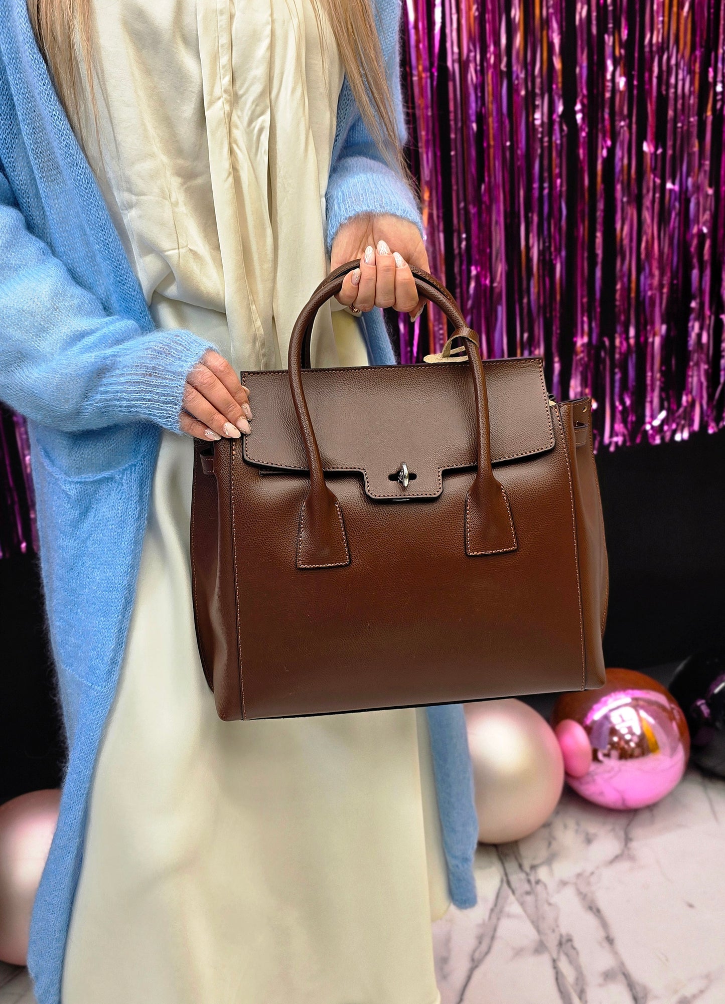 ŠOKOLĀDES ĀDAS SOMA