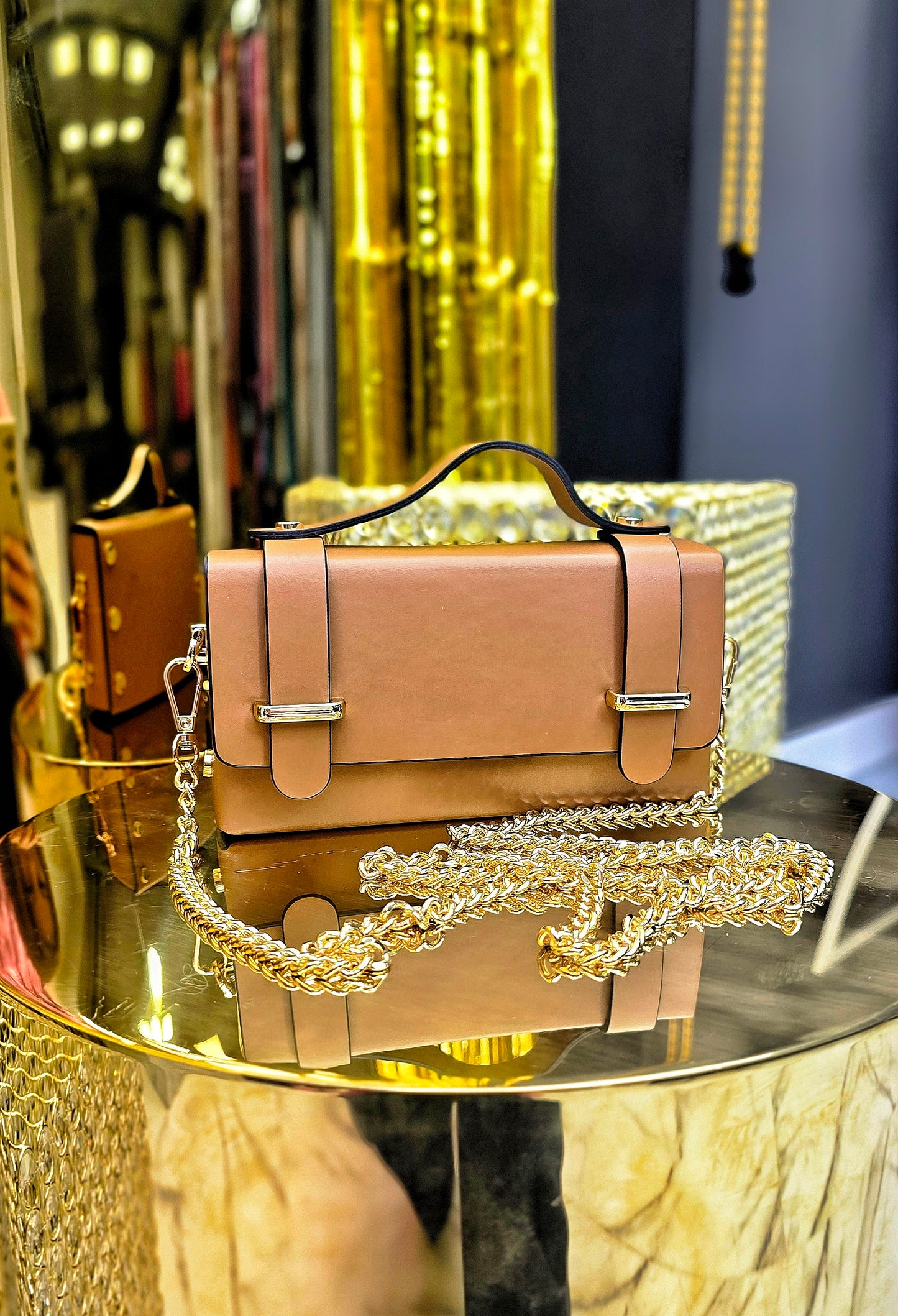 KARAMELE ĀDAS SOMA KOFERĪTIS