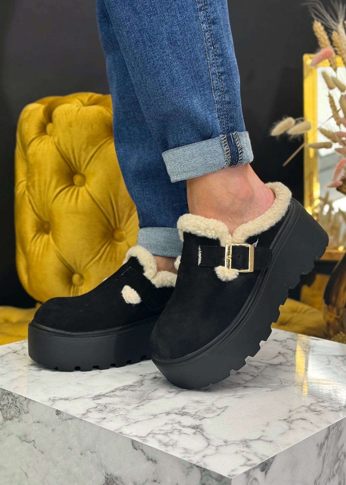 UGGĪĪ TIPA ČĪBAS AR SPRĀDZI (YL5035)