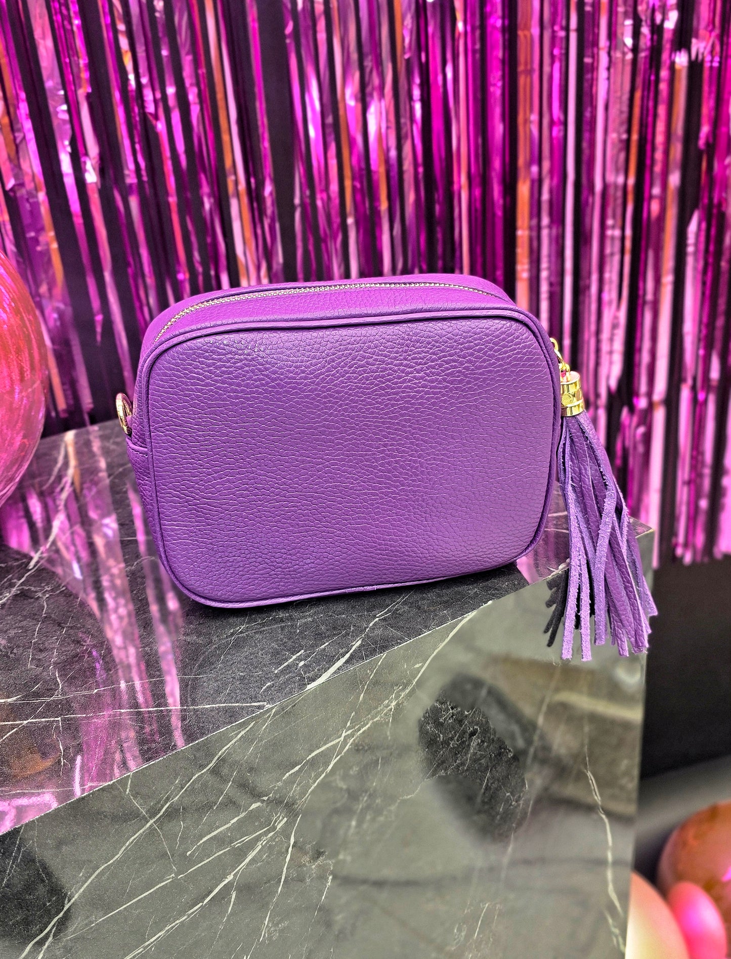 VIOLETA ĀDAS SOMA AR PUŠĶĪTI