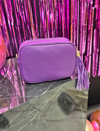 VIOLETA ĀDAS SOMA AR PUŠĶĪTI