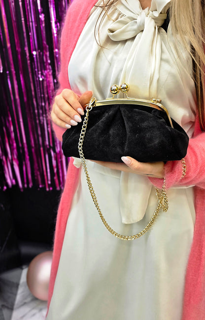 MELNA ZAMŠĀDAS SOMA