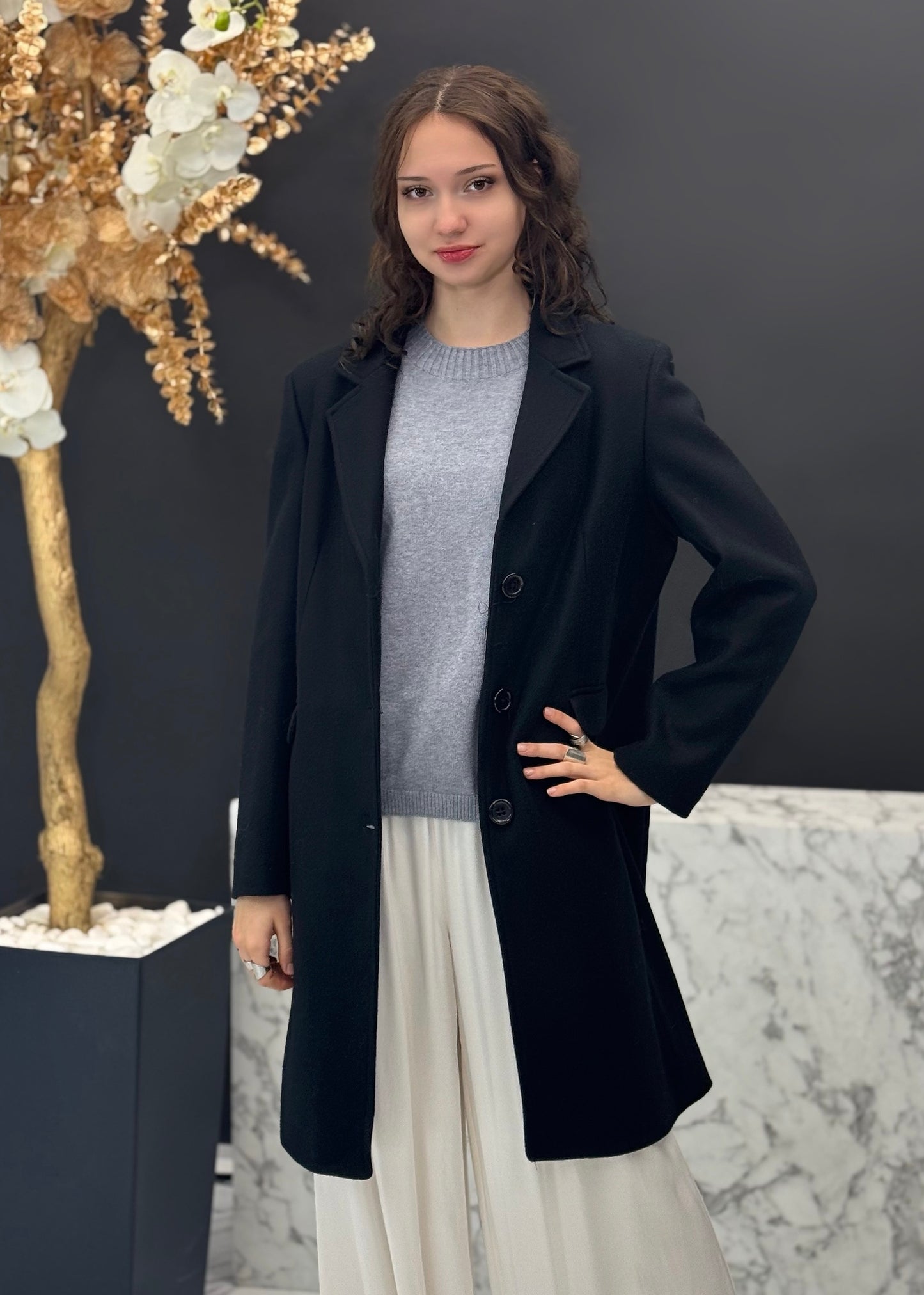 MĒTELIS AR TRĪS POGĀM MELNS