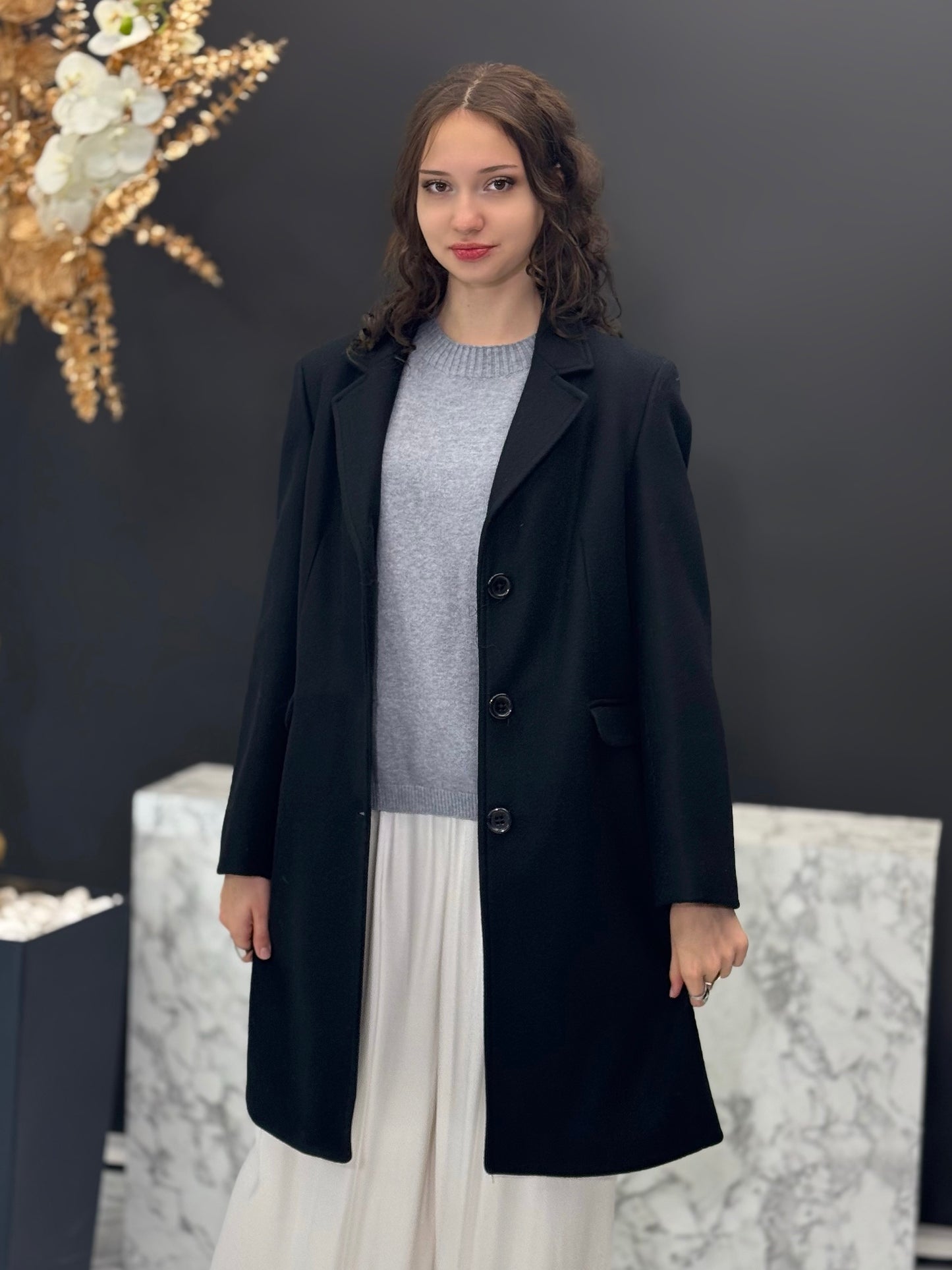 MĒTELIS AR TRĪS POGĀM MELNS