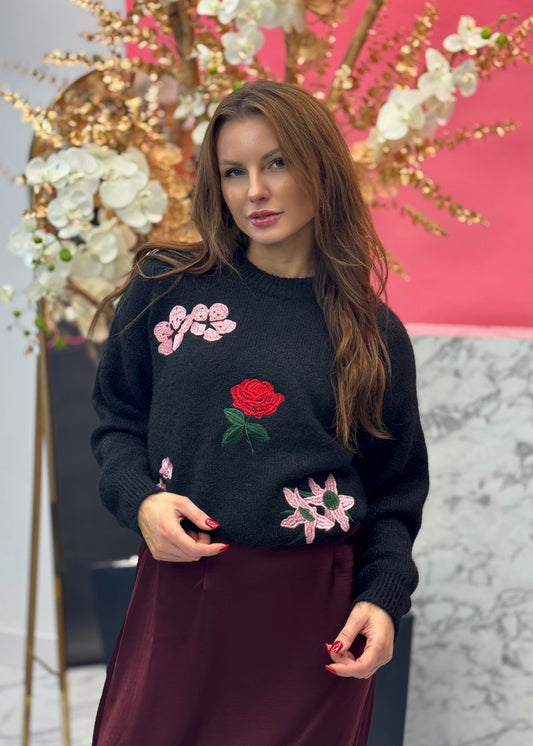 Džemperis ar ziediem melns