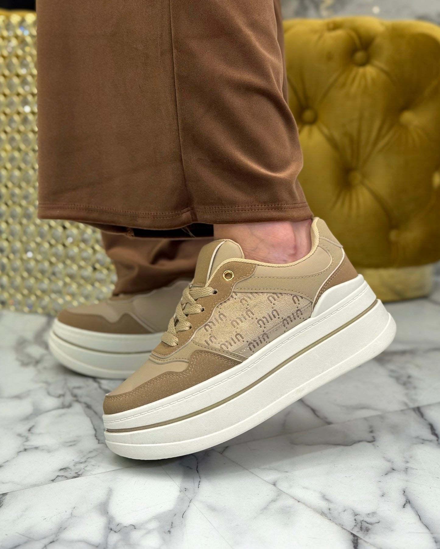 BOTAS AR AUGSTO ZOLI (A206)