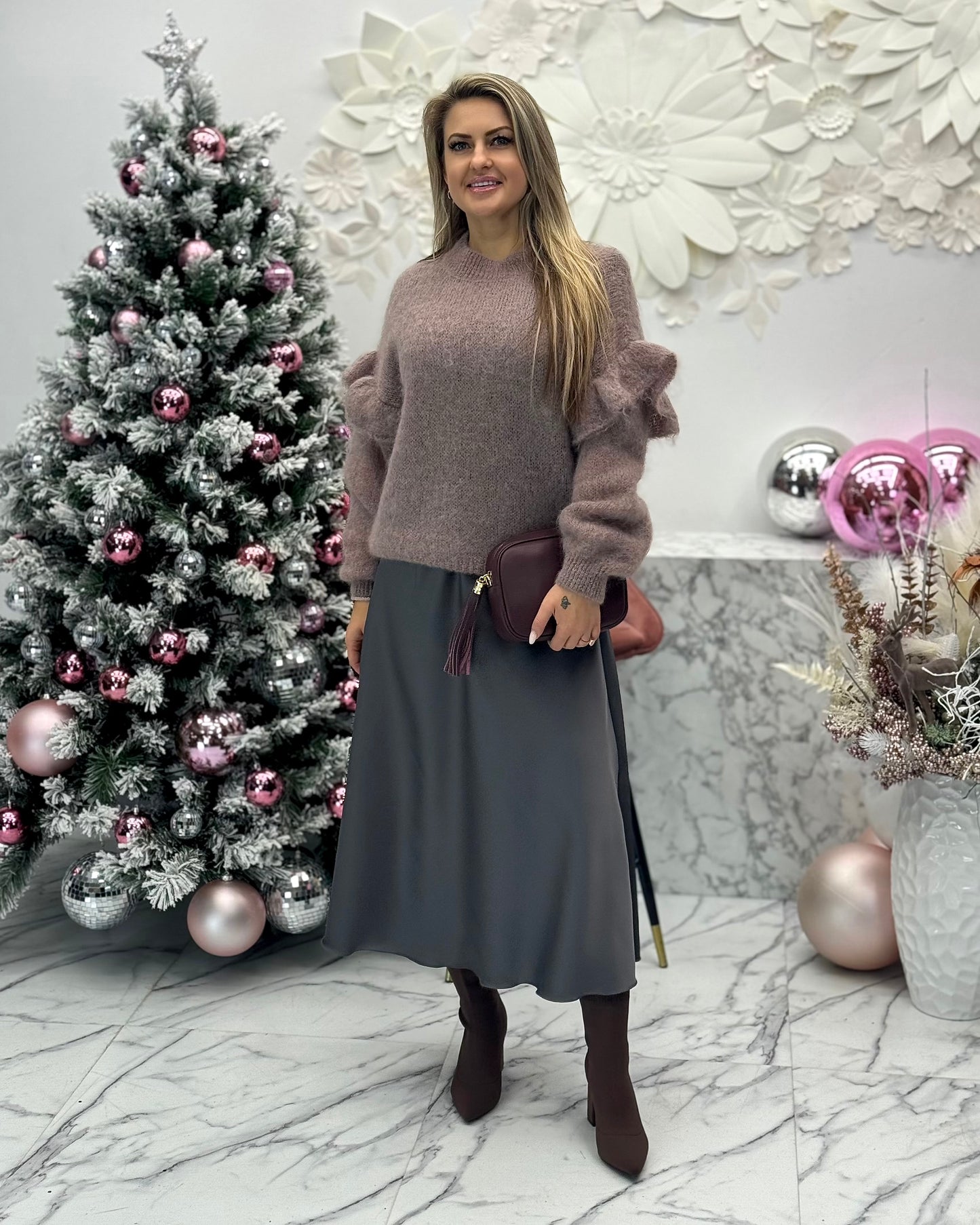 PLŪMES ĀDAS SOMA AR PUŠĶĪTI