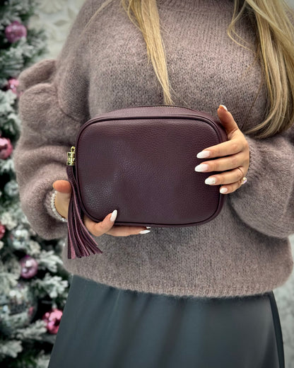 PLŪMES ĀDAS SOMA AR PUŠĶĪTI