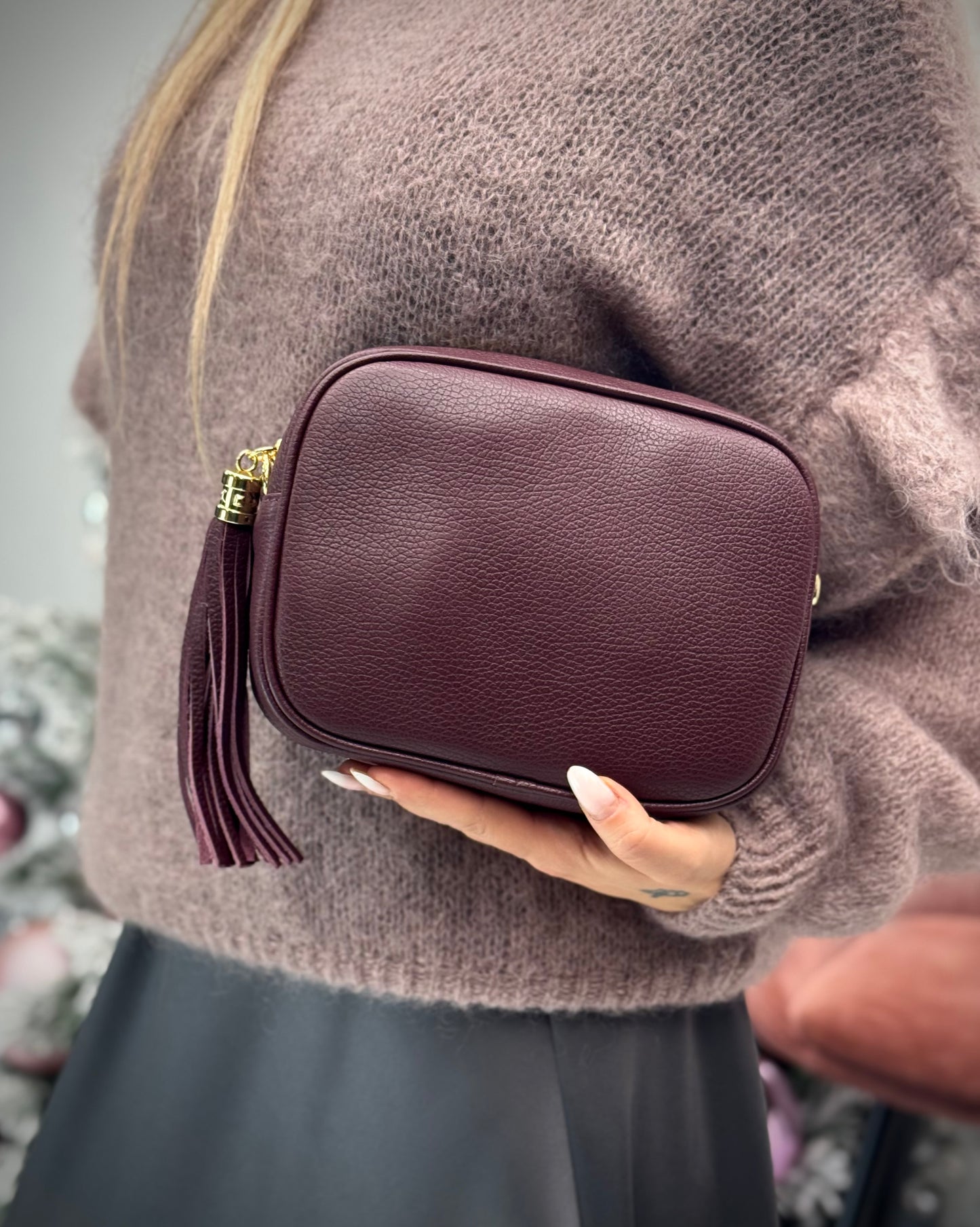 PLŪMES ĀDAS SOMA AR PUŠĶĪTI