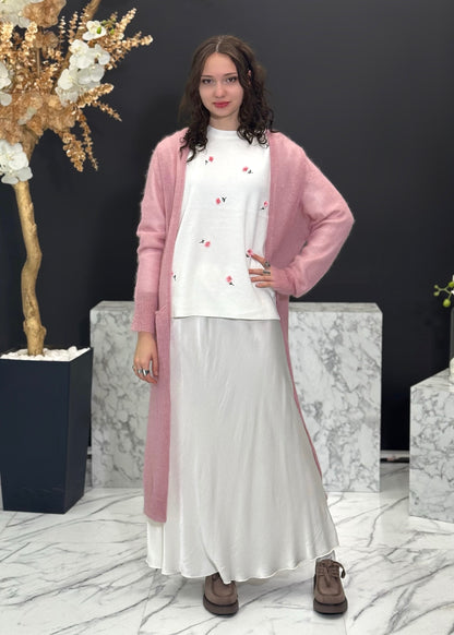 DŽEMPERIS AR ROZĀ PUĶĒM